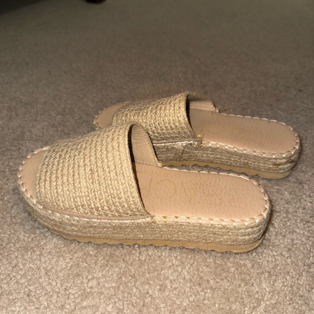 Neutral Woven Platform Slide Sandals - Women - Picture 4 of 5